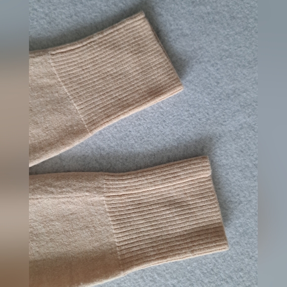 100% Extra Fine Merino Wool Elegant Cream Turtleneck Sweater By Nicole Miller - Picture 8 of 15